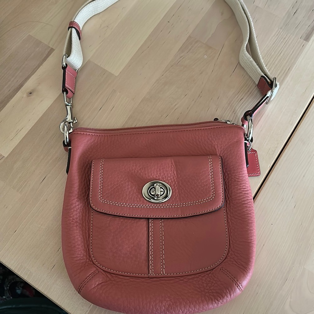 Adorable Coach crossbody bag! Like new Soft Pebble Leather Collection!